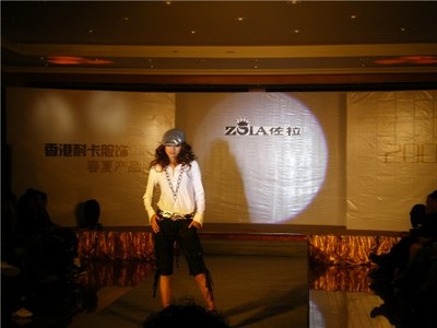 耐卡服飾春夏產(chǎn)品發(fā)布會(huì)廣告設(shè)計(jì) 廣州大舞臺(tái)的時(shí)尚盛宴